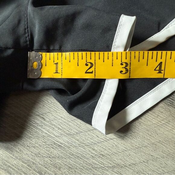 NIKE Running Shorts Mesh Lined Women’s Medium Black White Workout - Picture 11 of 13